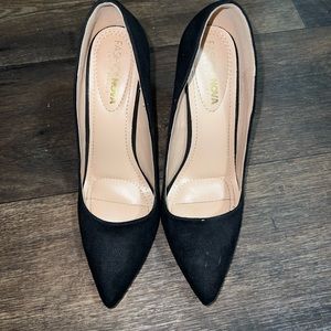 Black 4 1/2 inch heels 🖤